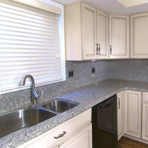 [裝修攻略]定制櫥柜選擇石英石臺面的優(yōu)缺點